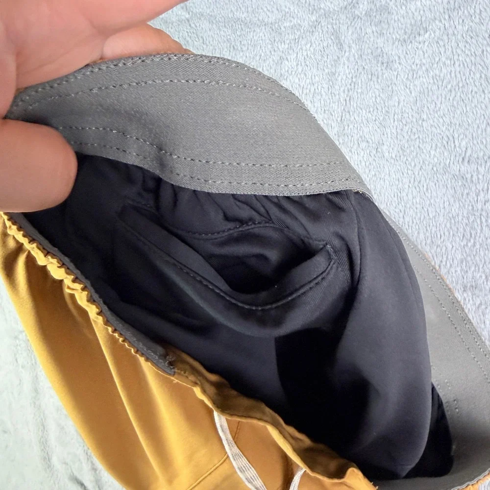 Vuori Kore Shorts Mens Mustard Yellow Ochre 7 Inch Inseam Lined Athletic Shorts